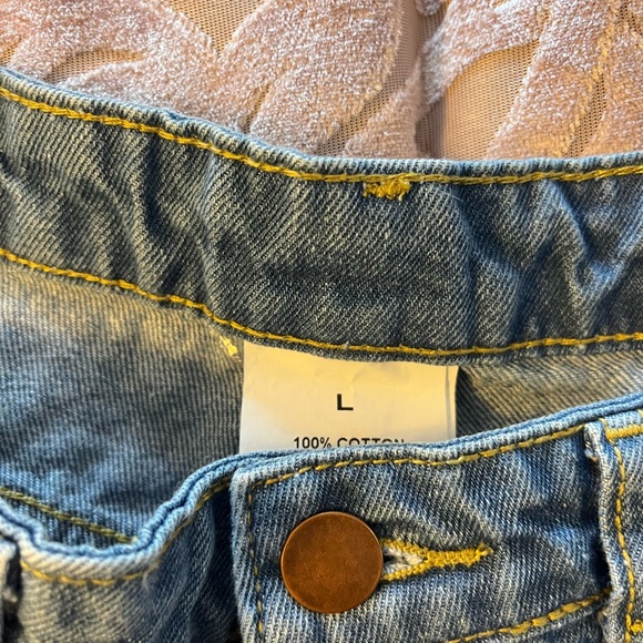 Jean shorts only worn a few times - Picture 3 of 3